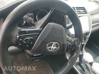 2016 Toyota Camry LE – miniatura 10