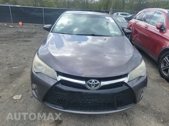 2016 Toyota Camry LE – miniatura 2