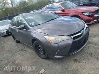 2016 Toyota Camry LE – miniatura 3