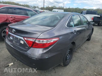 2016 Toyota Camry LE – miniatura 4