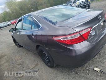 2016 Toyota Camry LE – miniatura 6