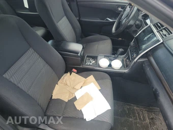 2016 Toyota Camry LE – miniatura 8