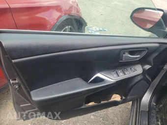 2016 Toyota Camry LE – miniatura 9