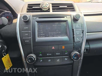 2016 Toyota Camry LE - miniatura 10