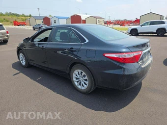2016 Toyota Camry LE - miniatura 2