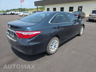 2016 Toyota Camry LE - miniatura 3