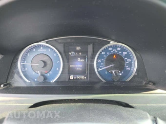 2016 Toyota Camry LE - miniatura 9