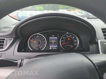 2016 Toyota Camry LE - miniatura 6