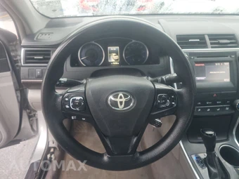 2016 Toyota Camry LE – miniatura 10