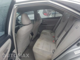 2016 Toyota Camry LE – miniatura 13