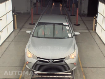 2016 Toyota Camry LE – miniatura 2