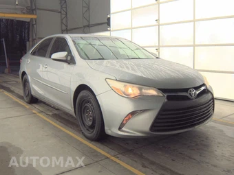 2016 Toyota Camry LE – miniatura 3