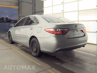 2016 Toyota Camry LE – miniatura 6