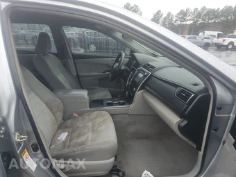2016 Toyota Camry LE – miniatura 8