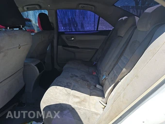 2016 Toyota Camry LE – miniatura 13