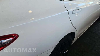 2016 Toyota Camry LE – miniatura 24