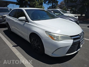 2016 Toyota Camry LE – miniatura 3