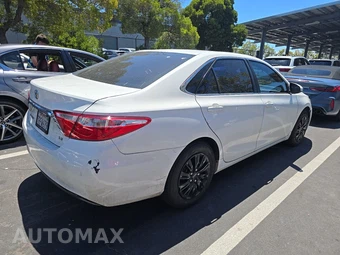 2016 Toyota Camry LE – miniatura 4
