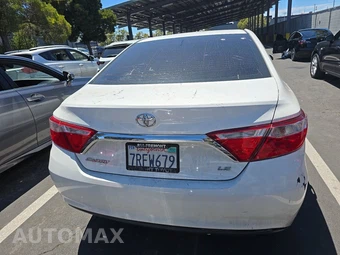 2016 Toyota Camry LE – miniatura 5