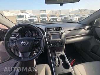2016 Toyota Camry LE - miniatura 10
