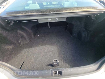 2016 Toyota Camry LE - miniatura 14