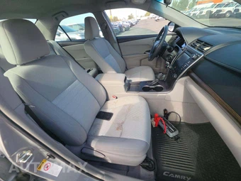 2016 Toyota Camry LE - miniatura 18