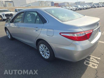 2016 Toyota Camry LE - miniatura 2