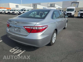 2016 Toyota Camry LE - miniatura 3