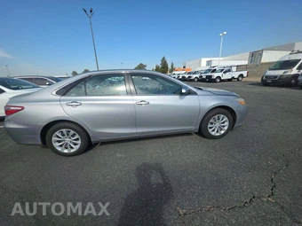 2016 Toyota Camry LE - miniatura 4