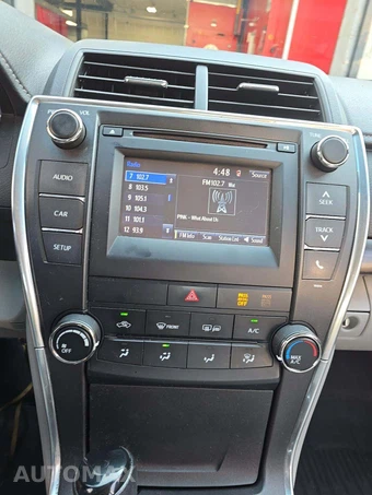 2016 Toyota Camry LE - miniatura 10