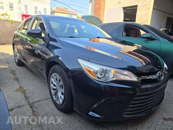 2016 Toyota Camry LE - miniatura 4