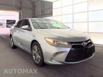 2016 Toyota Camry SE - miniatura 3