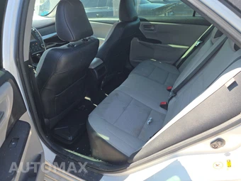 2016 Toyota Camry SE – miniatura 13