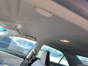 2016 Toyota Camry SE – miniatura 17