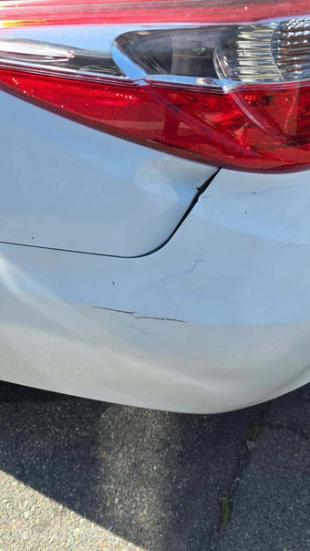 2016 Toyota Camry SE – miniatura 18