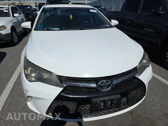2016 Toyota Camry SE – miniatura 2