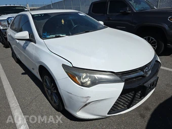 2016 Toyota Camry SE – miniatura 3