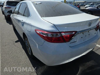 2016 Toyota Camry SE – miniatura 6