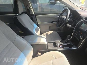 2016 Toyota Camry SE – miniatura 8
