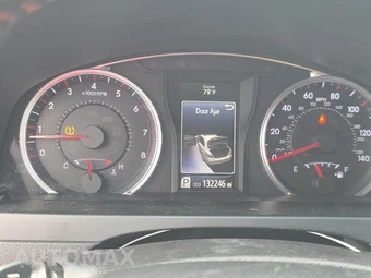 2016 Toyota Camry SE – miniatura 12