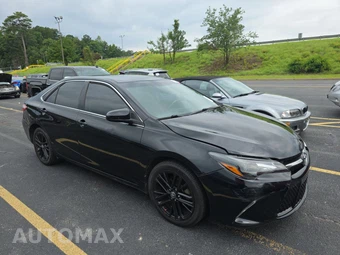 2016 Toyota Camry SE – miniatura 3
