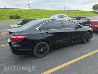 2016 Toyota Camry SE – miniatura 4