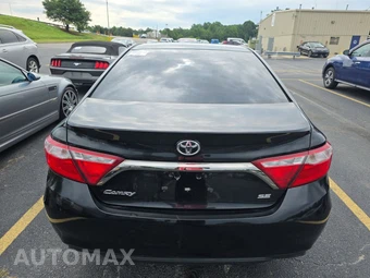 2016 Toyota Camry SE – miniatura 5
