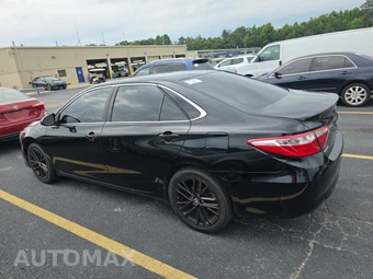 2016 Toyota Camry SE – miniatura 6