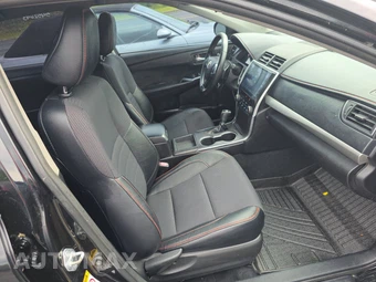 2016 Toyota Camry SE – miniatura 8