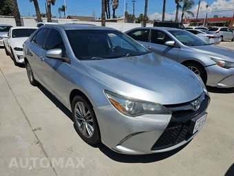 2016 Toyota Camry SE – miniatura 3