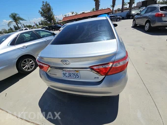 2016 Toyota Camry SE – miniatura 5