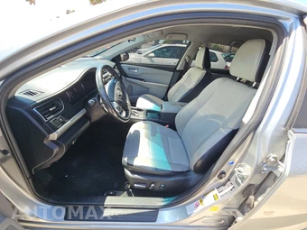 2016 Toyota Camry SE – miniatura 7