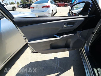 2016 Toyota Camry SE – miniatura 9