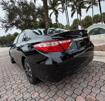 2016 Toyota Camry SE - miniatura 10